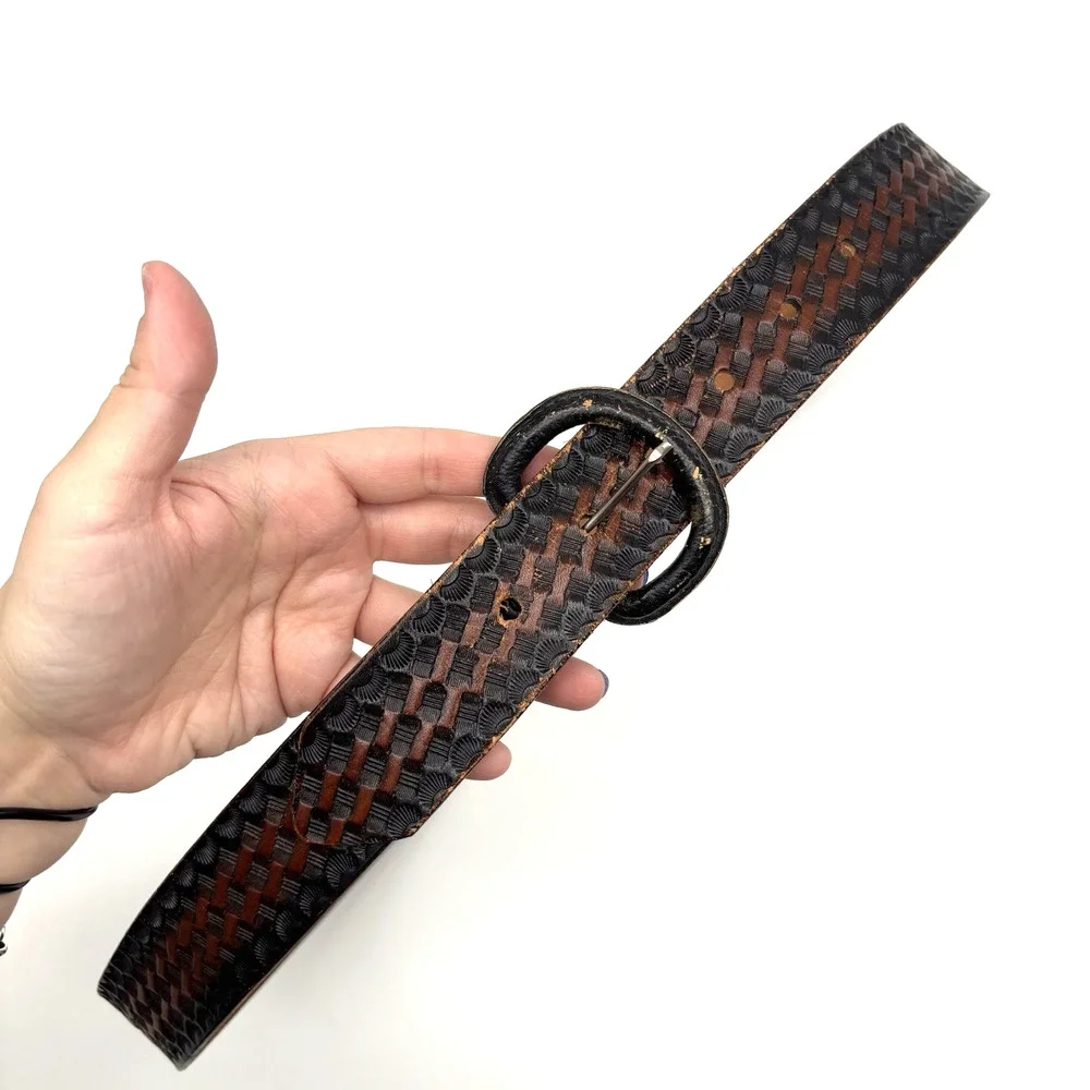 1980s Handmade Black Brown Ombre Leather Basketweave Tooled Western Belt 36 USA